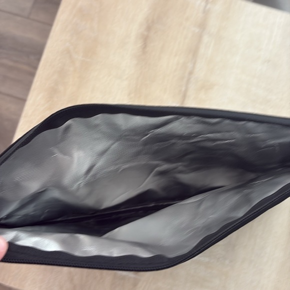 JUNDUN Fireproof Document Bags,14.2”x 10.0”Waterproof and Fireproof Money safe - Picture 3 of 3